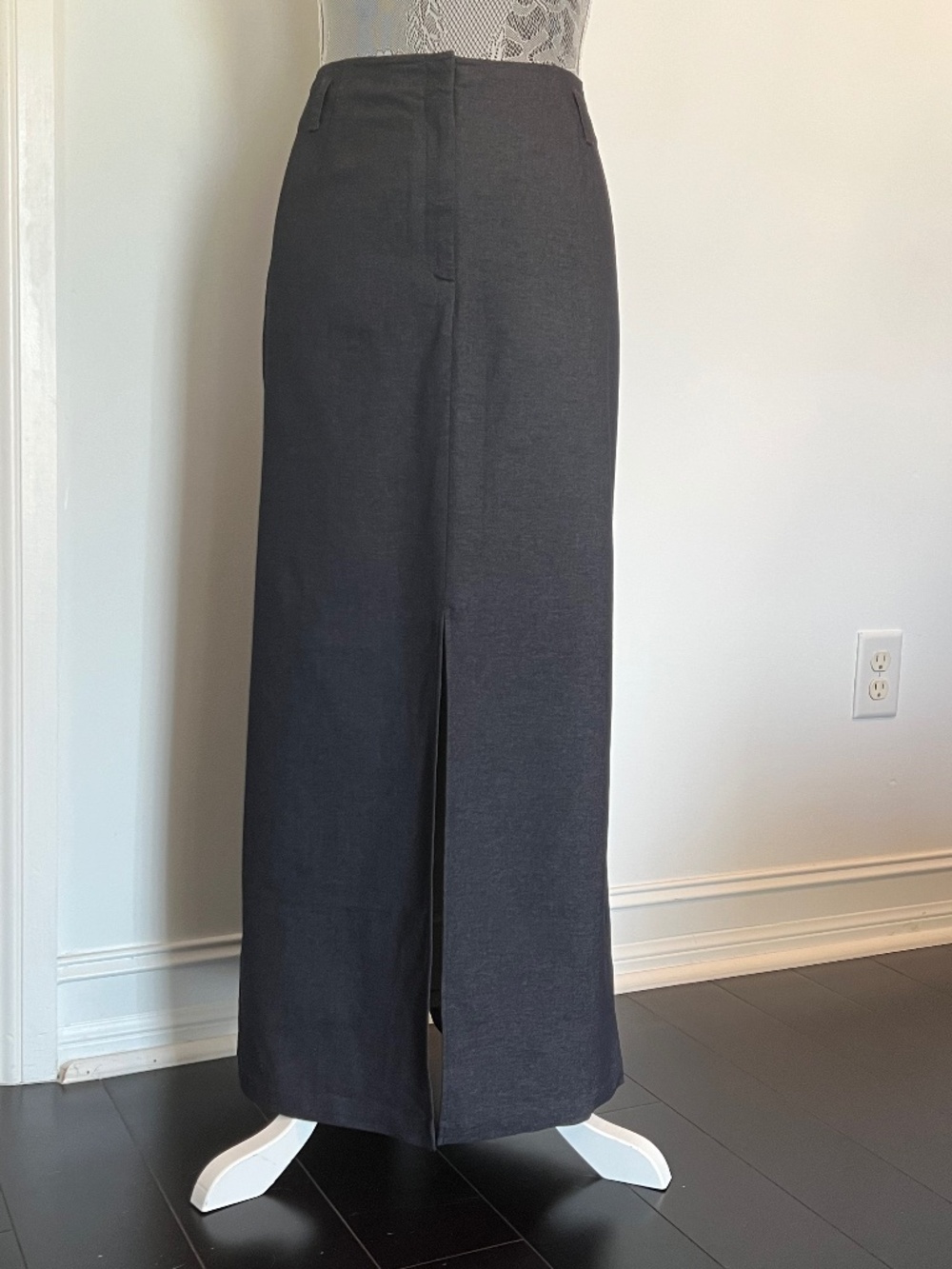 Jones & CO Stretch Women’s Long Skirt, Size 12